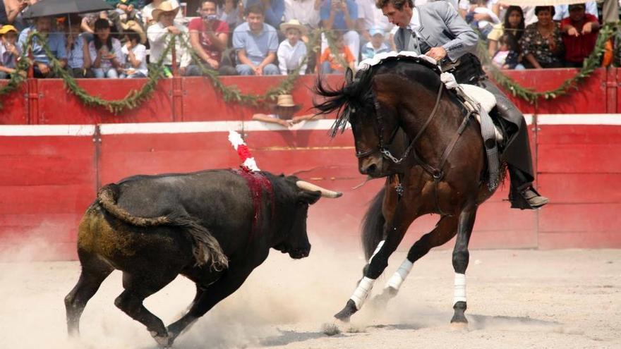 Hermoso de Mendoza abre la puerta grande de Los Califas