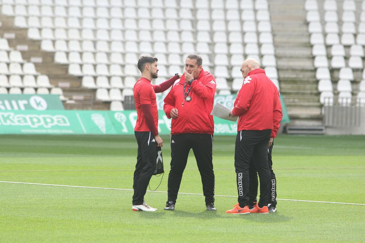 Cristóbal Fuentes habla con José Ramón Sandoval en El Arcángel.