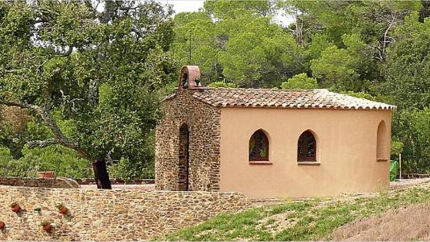 La capella de Can Carreras està construïda sense permisos i no es descarta que calgui enderrocar-la.