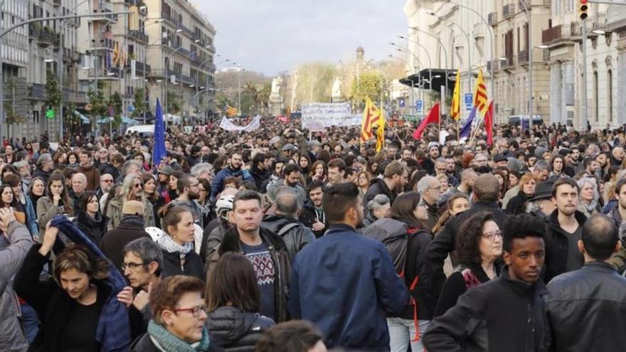 Clamor en Barcelona contra la política europea de expulsión de refugiados