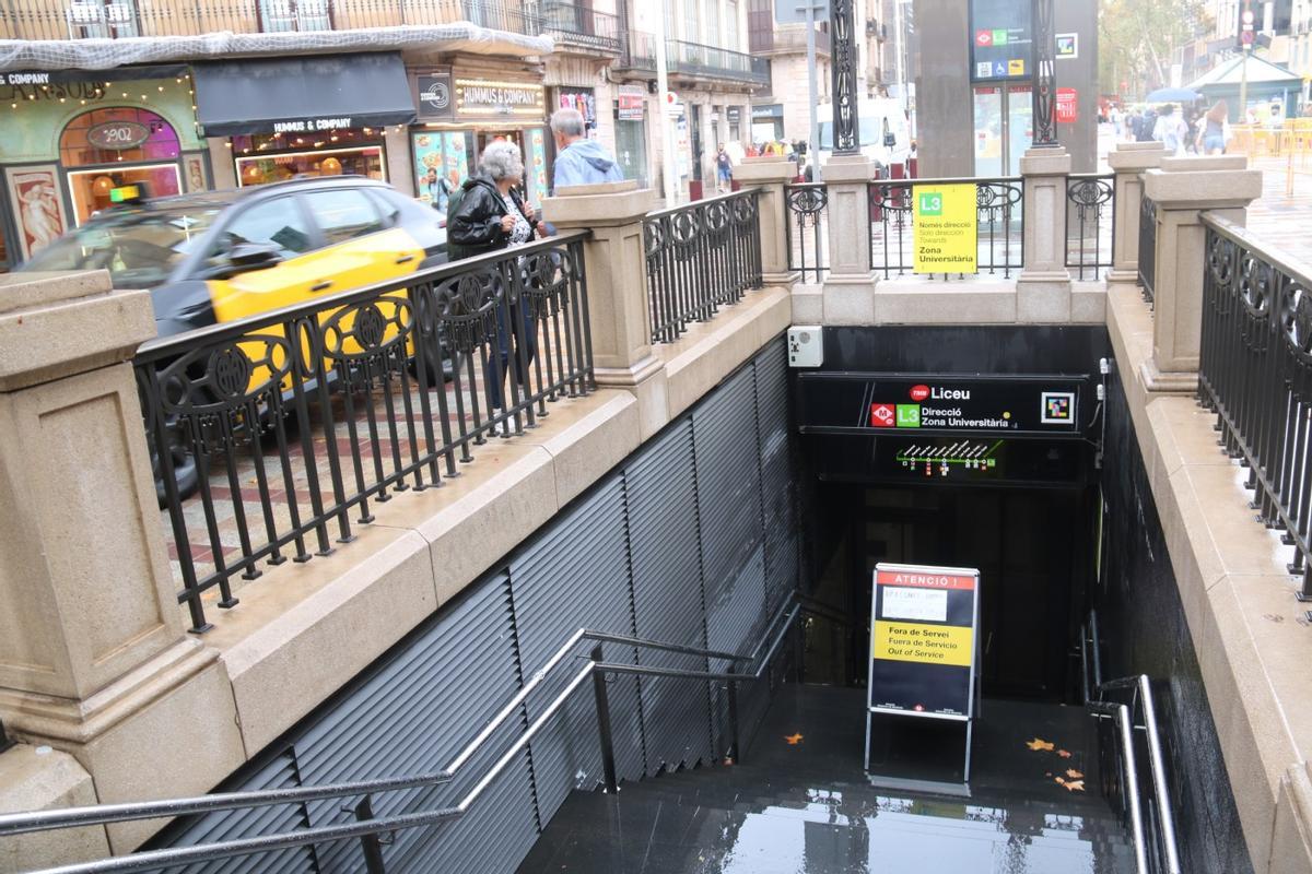 Accès tancat a l'estació de Liceu de l'L3 del Metro de Barcelona