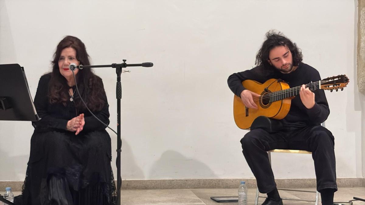 "Al punto de amanecer" pone el broche a la exposición sobre Agustín García Calvo