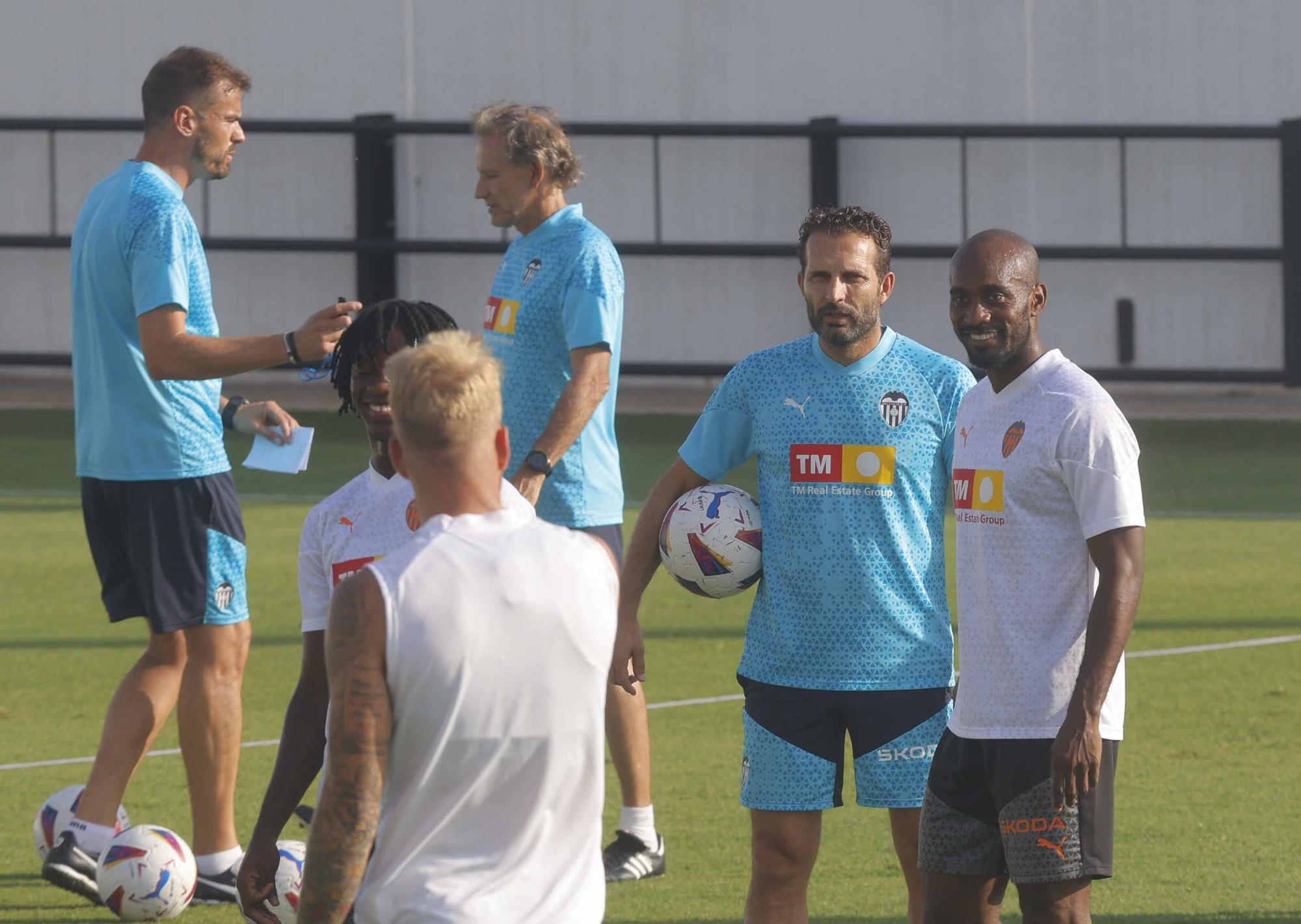 Primer entrenamiento del Valencia abierto a medios de comunicación