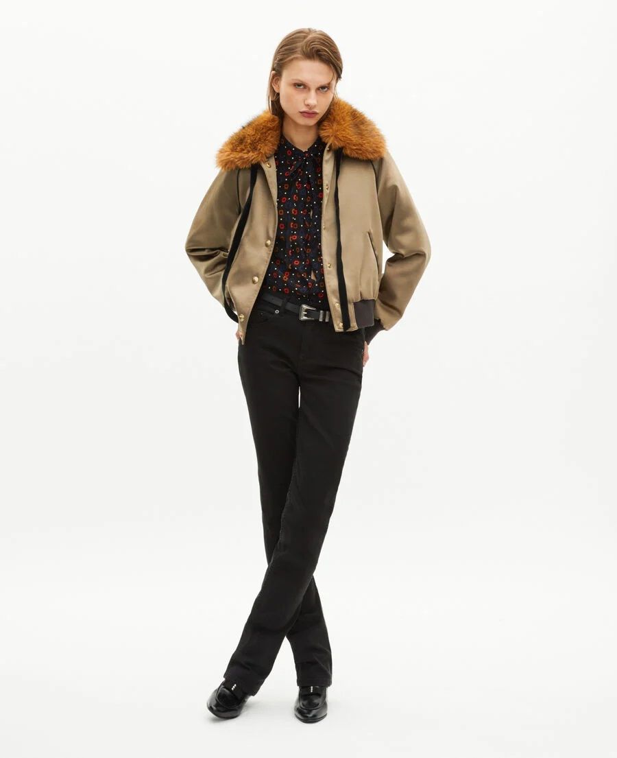 The kooples y su modelo con cuello de pelo, ideal cuando bajan las temperaturas