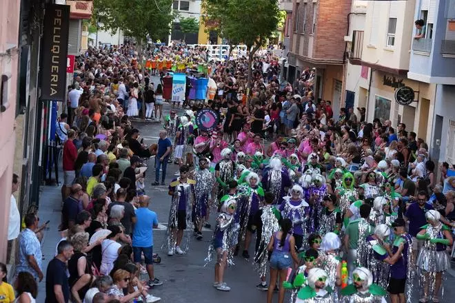 Las imágenes de la entrada del toro en las fiestas de Sant Pere del Grau