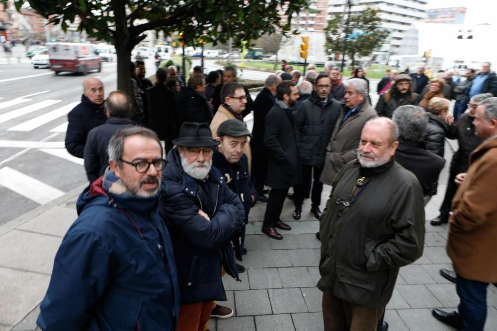 Multitudinaria despedida a Julio Puente