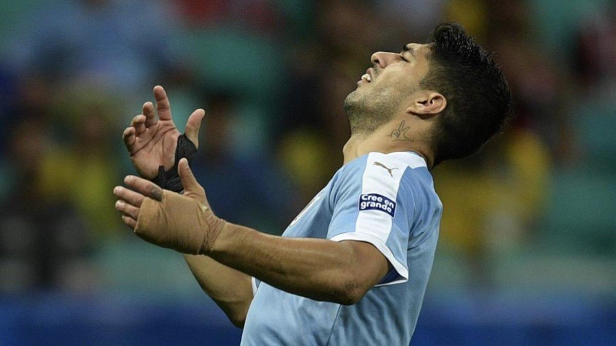 Suárez tiene motivos para lamentarse: no jugará ni contra Brasil ni contra el Barça