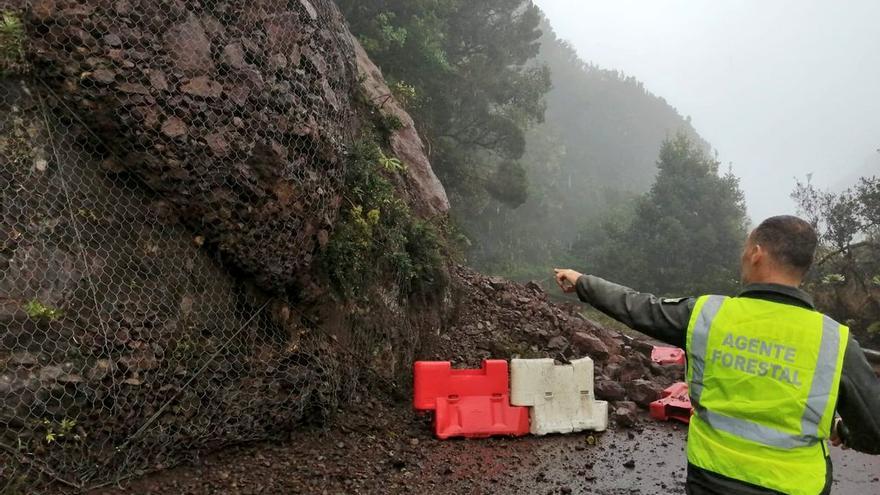 Desprendimiento en la carretera de Chamorga en Santa Cruz de Tenerife.