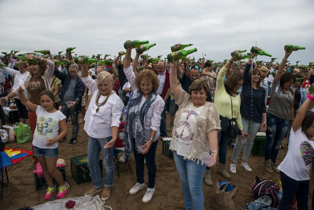 Al récord de escanciado en Gijón le faltaron 202 culetes