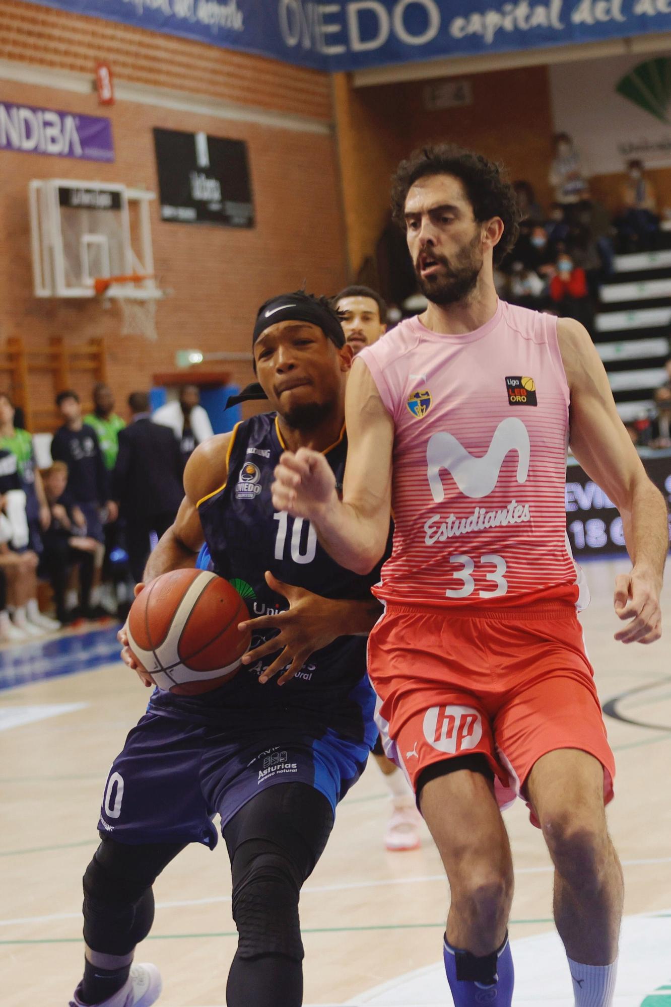 En imágenes: así fue el partido entre el Oviedo Baloncesto y el Estudiantes