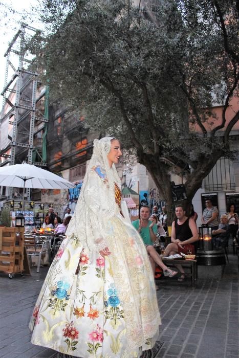 Procesión en el Barrio del Carmen y "cant de la carxofa"