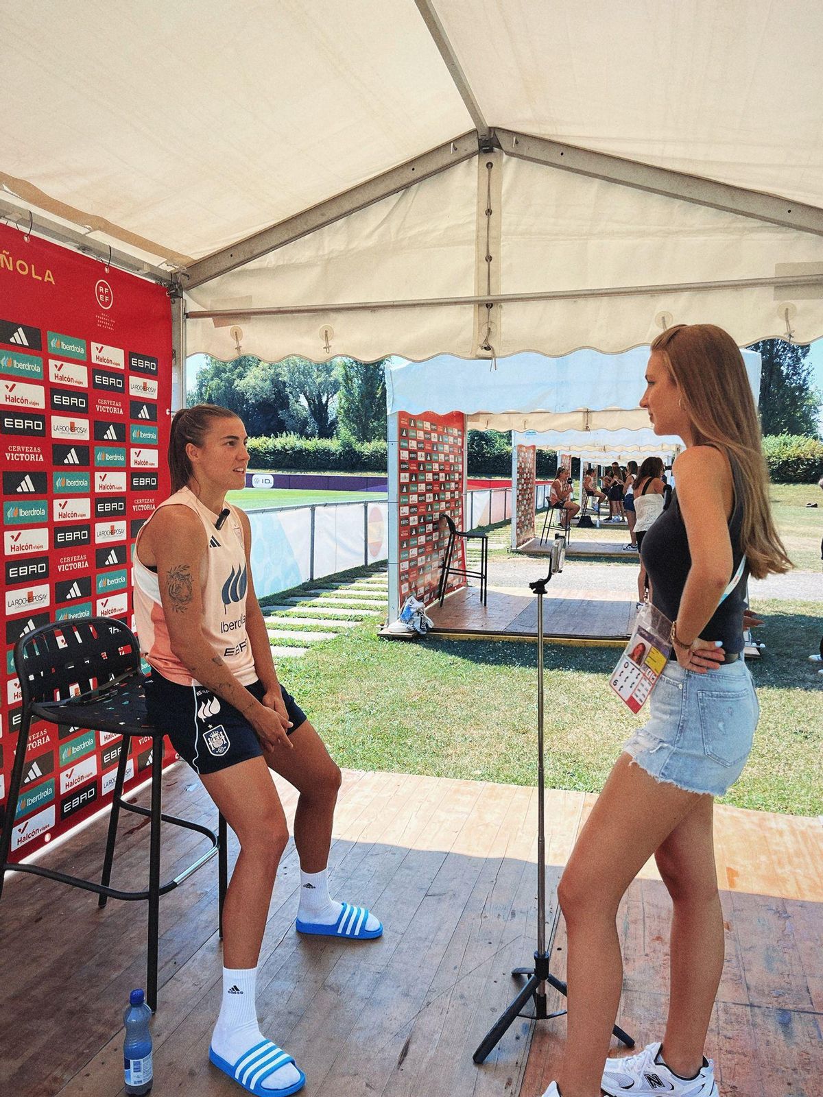 Patri Guijarro con Maria Tikas, durante la entrevista con SPORT en Lausanne