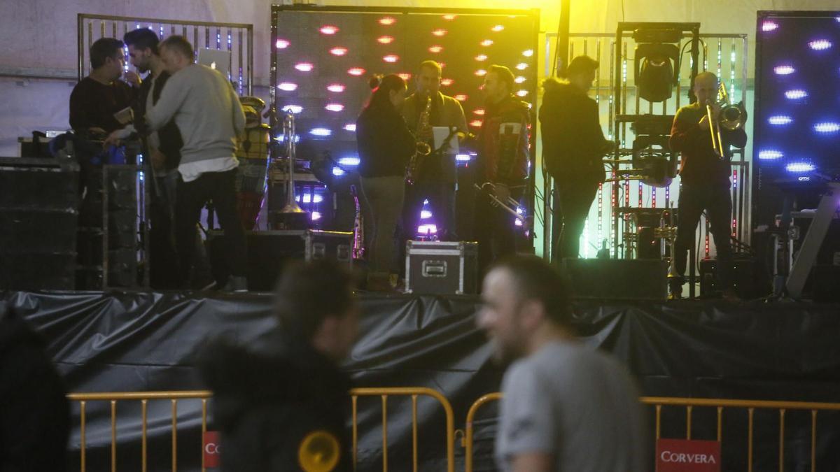 PREPARATIVOS DE UNA VERBENA EN LAS VEGAS