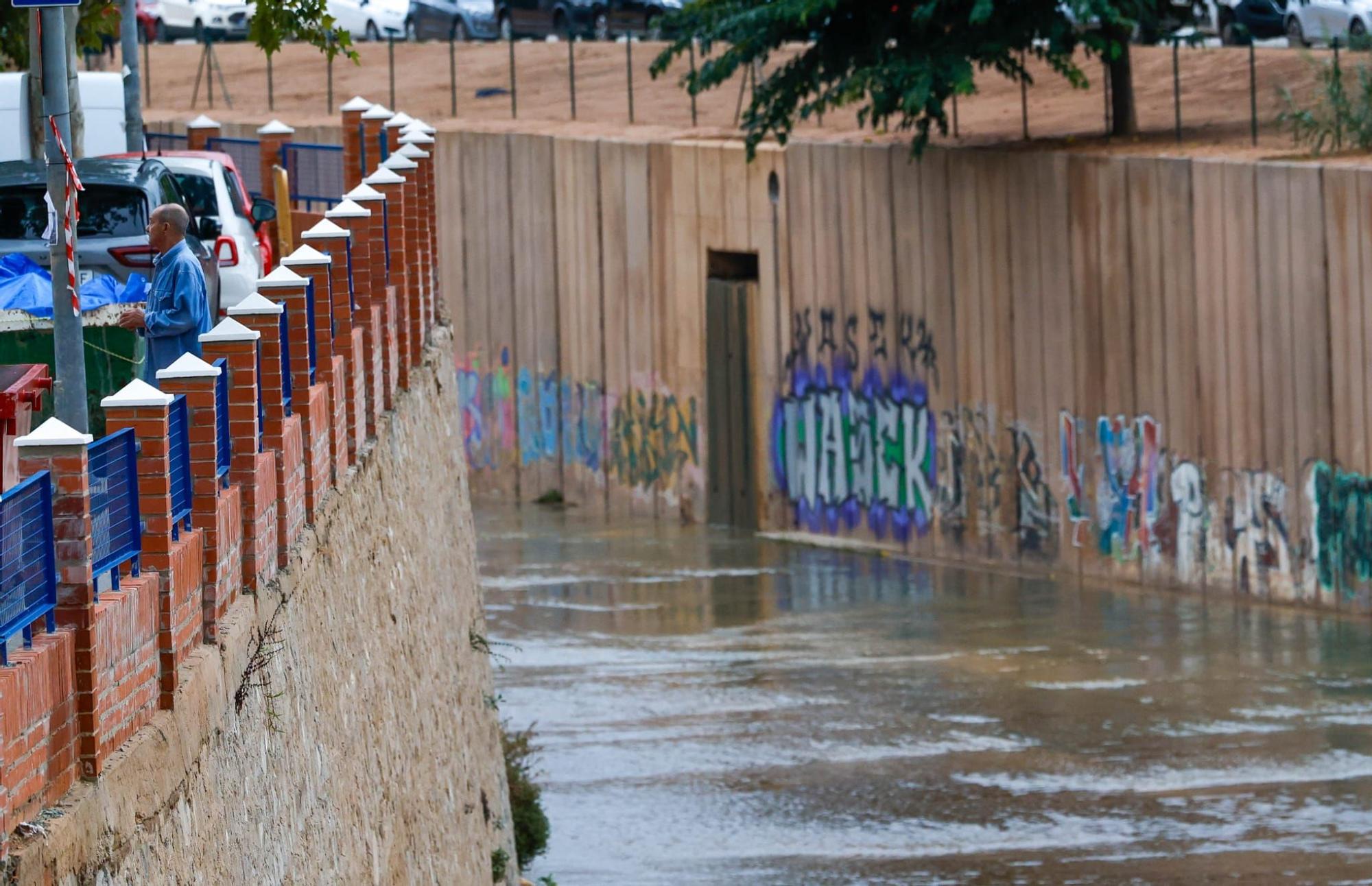 Así está el barranco del Poyo a su paso por Catarroja este jueves 9 de octubre en plena dana Alice