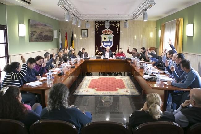 Pleno en el Ayuntamiento de La Oliva (25/02/2016)