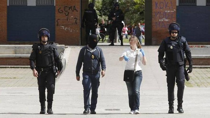 Cuatro detenidos en una redada policial en Las Moreras