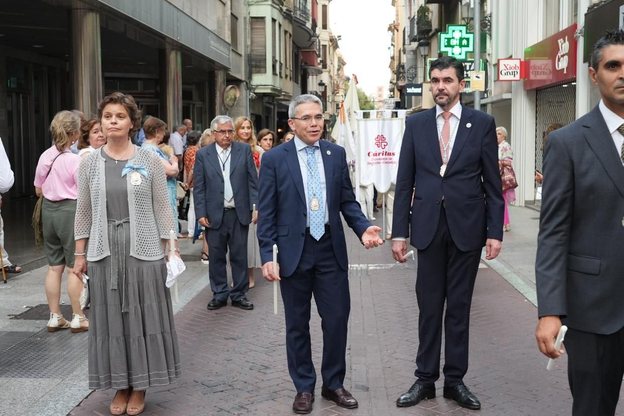 Castelló recibe con honores al Santísimo en la procesión del Corpus Christi
