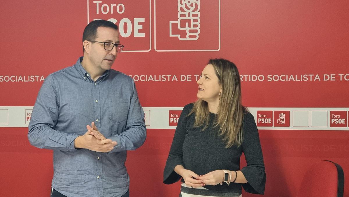 Iñaki Gómez y María Velasco en el acto realizado en Toro.