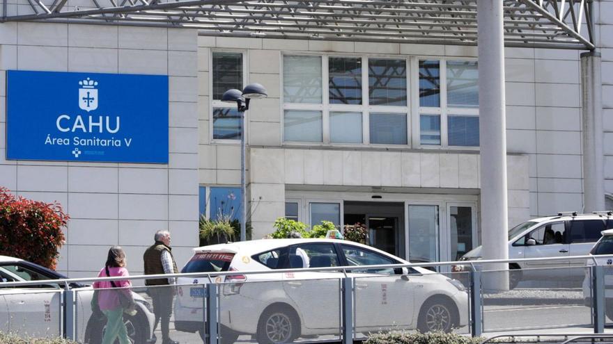 La entrada del Hospital Universitario de Cabueñes. | JUAN PLAZA