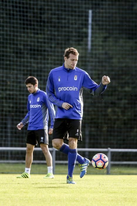 Entrenamiento a puerta cerrada del Real Oviedo en El Requexón