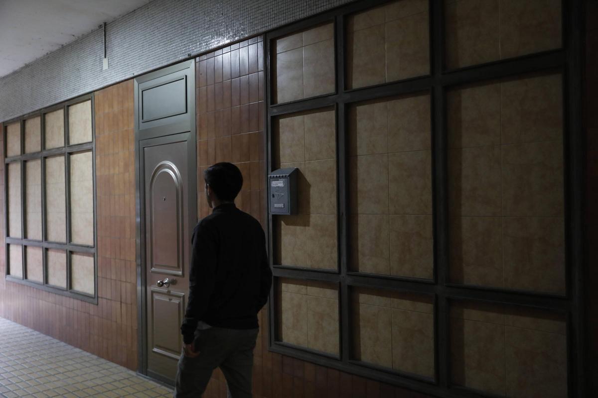 Los residentes de bajos comerciales convertidos en vivienda en Gijón, en imágenes