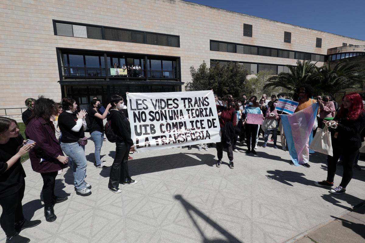 La UIB suspende por las protestas una conferencia sobre transexualidad La UIB suspende por las protestas una conferencia sobre transexualidad