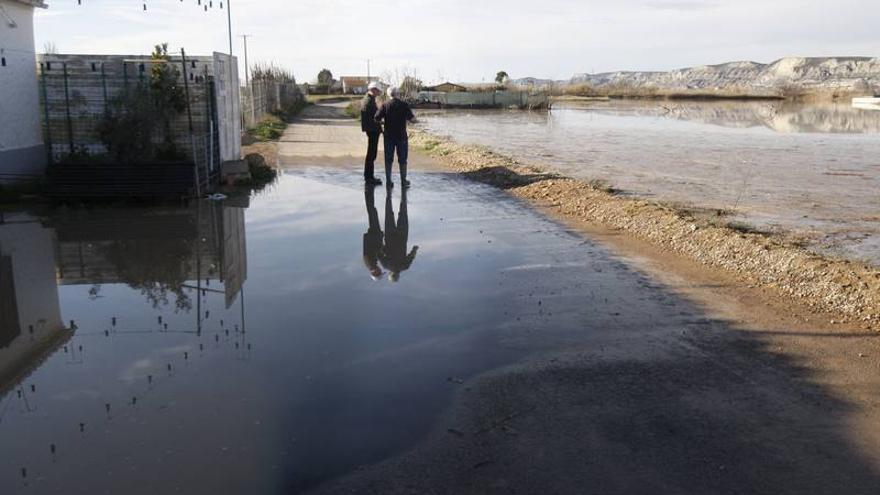 Alfocea queda aislado por el río y se desaloja la zona baja