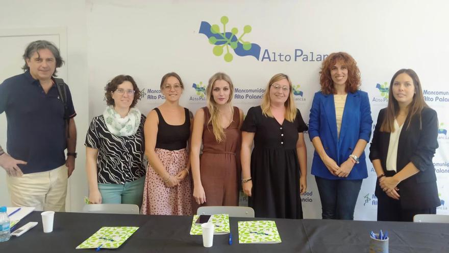 Irene Gavidia, junto a los alcaldes y alcaldesas de las poblaciones afectadas.