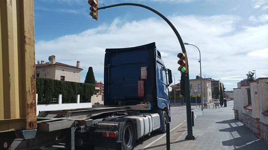 Figueres sanciona els camions de gran tonatge que travessen la ciutat desobeint la prohibició