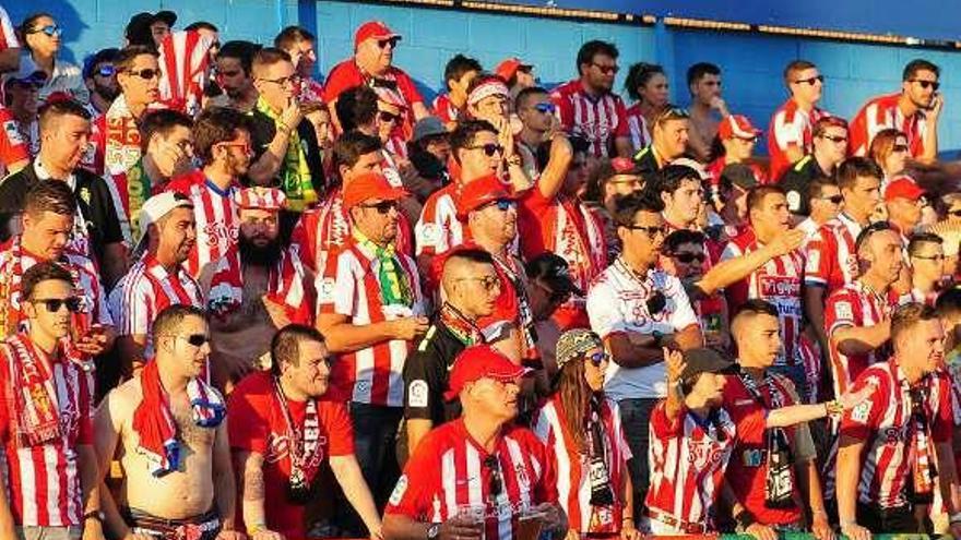 Aficionados del Sporting, la pasada temporada, en Alcorcón.