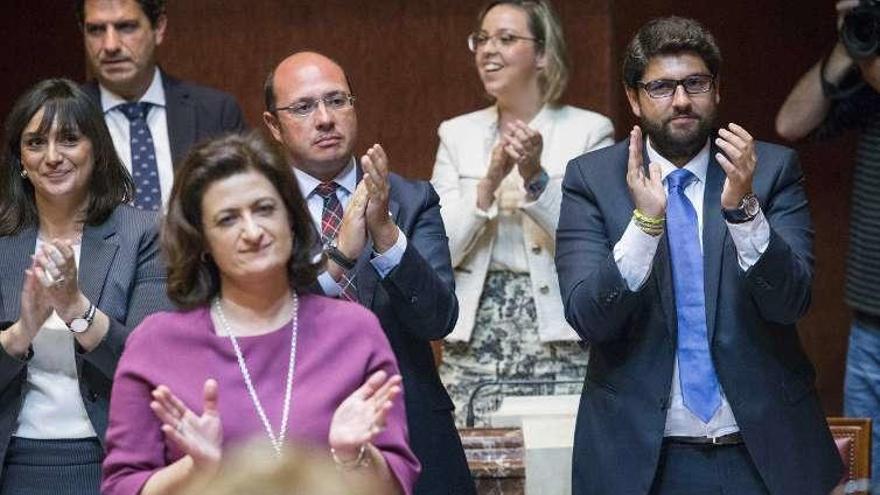 López Miras (dcha.), junto a Pedro Antonio Sánchez. // Efe