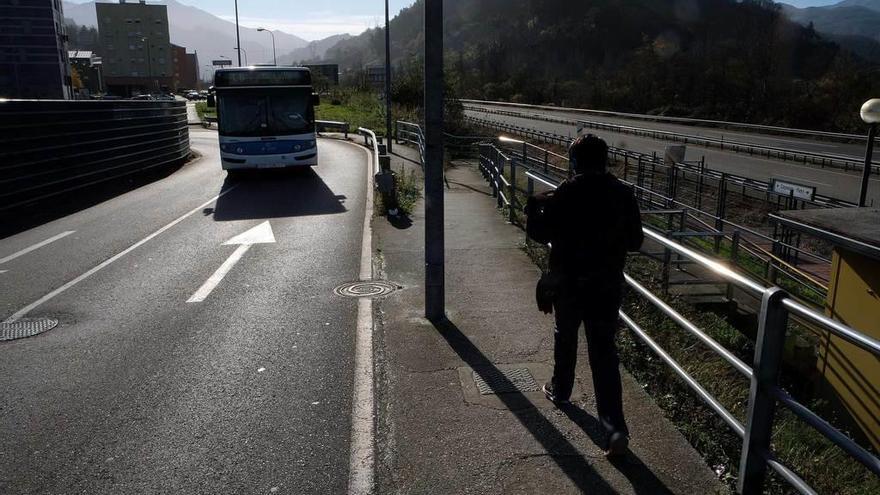 El actual paso sobre el que se abrirá el nuevo vial.