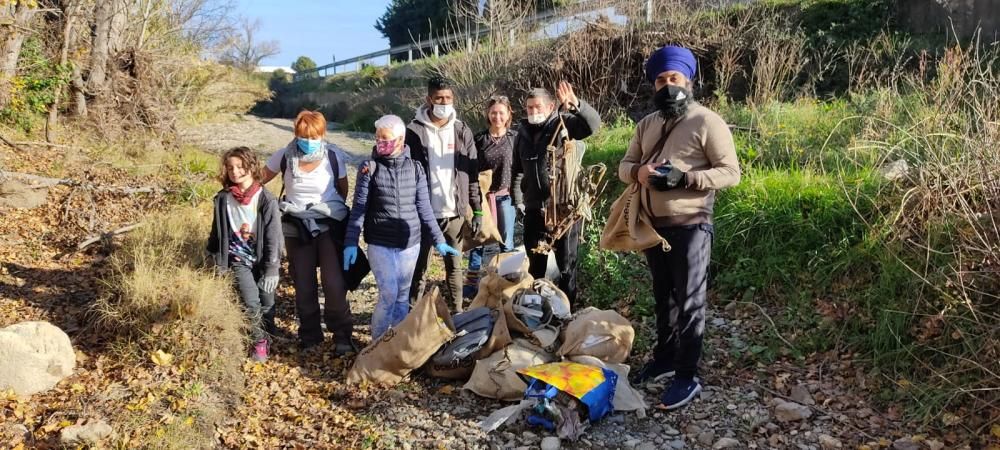 Platges Netes recull 190 quilos de brossa a Llançà