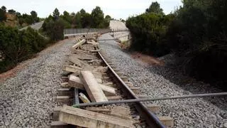 FGC repara la vía del tren entre la mina de Súria y el puerto de Barcelona y Nadal avisa de que denunciarán el sabotaje