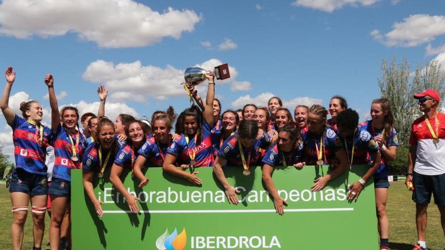 Las campeonas, en plena euforia.
