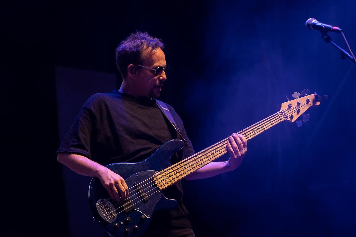 Jueves de guitarra clásica y rock mestizo Jueves de guitarra clásica y rock mestizo