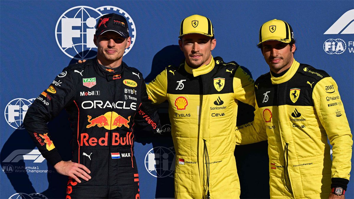 Leclerc ha encabezado el trío de la pole, aunque Sainz y Verstappen tienen sanción en parrilla