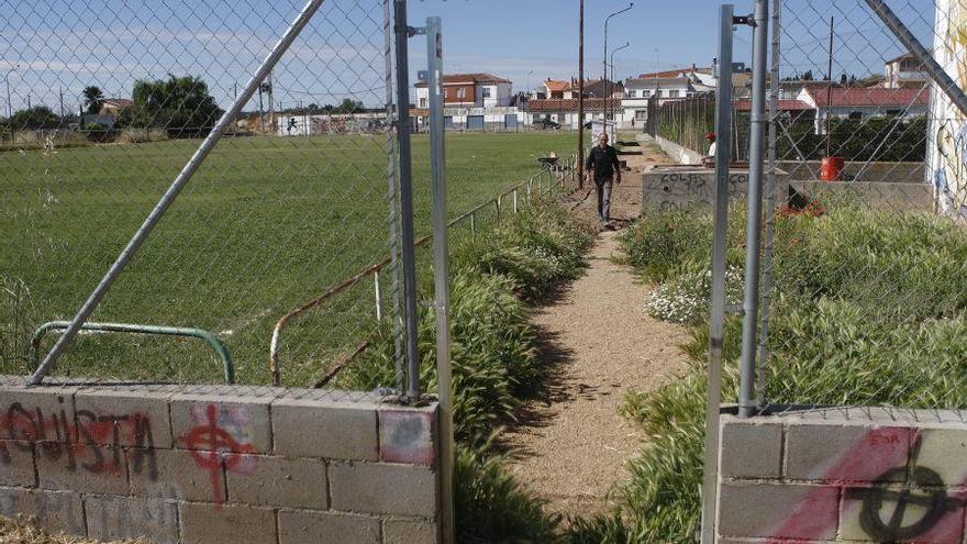 Los ladrones roban las puertas del campo de fútbol de Pinilla