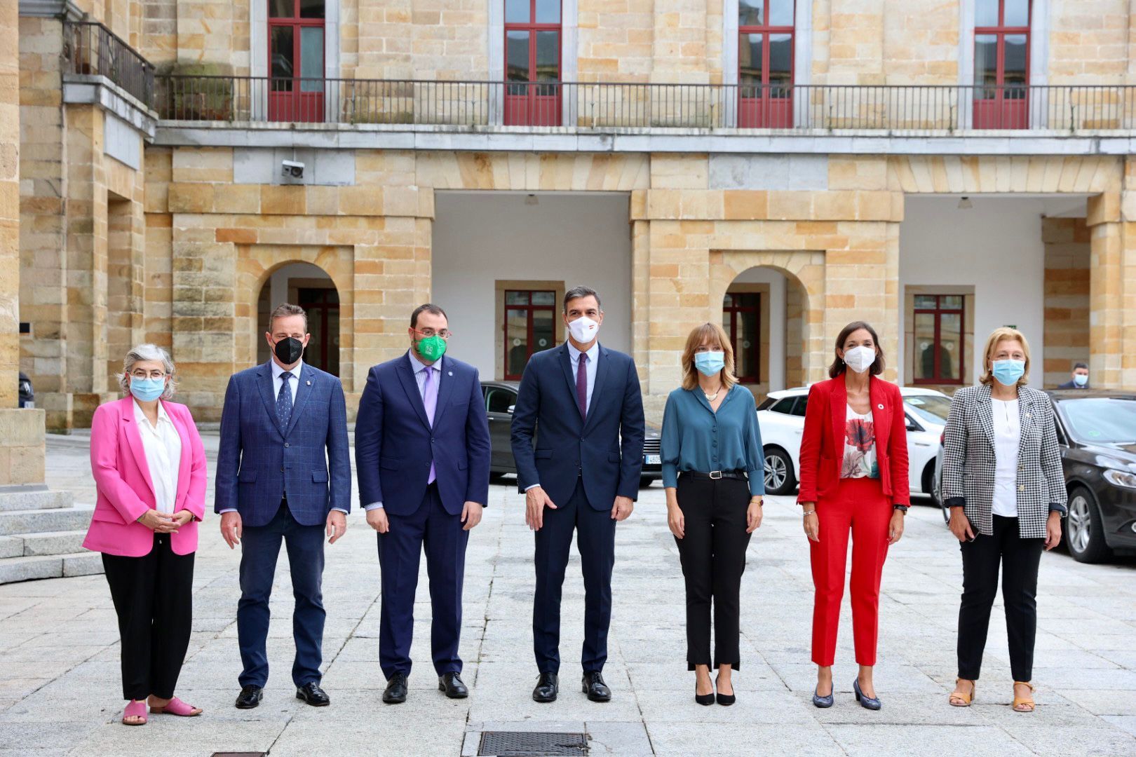 Pedro Sánchez visita la Laboral y pone en escena la nueva FP en Gijón con las ministras de Educación e Industria