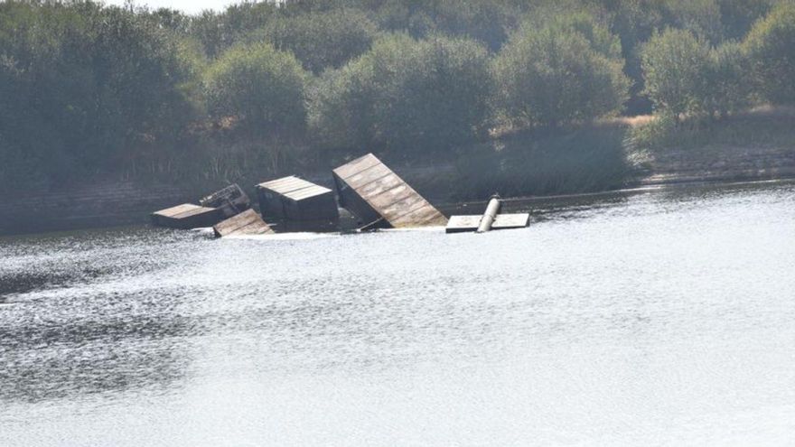 Medio Ambiente confirma la presencia de hidrocarburos en la laguna de Antela