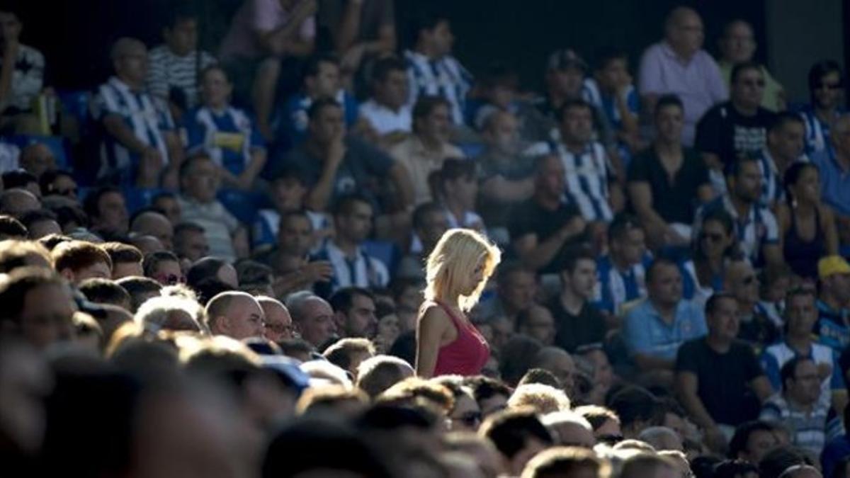 Público en la grada del estadio de Cornellà El-Prat en el partido contra el Betis, correspondiente a la tercera jornada de Liga.