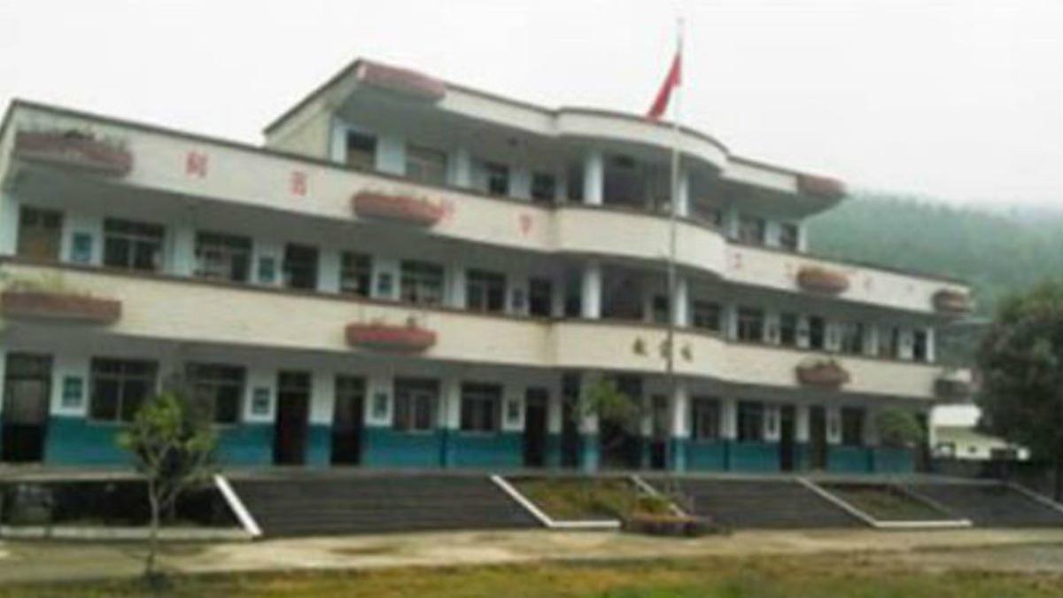 Una imagen de la escuela donde ha tenido lugar el ataque, en la ciudad china de Enshi.
