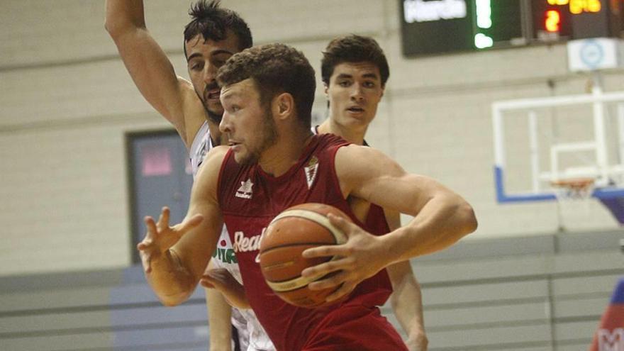 El Real Murcia vence en su presentación en la prórroga al Granada