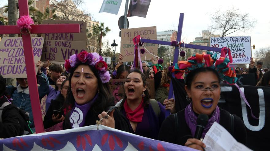 40.000 persones omplen el centre de Barcelona pel 8-M en una manifestació que clama contra les violències masclistes