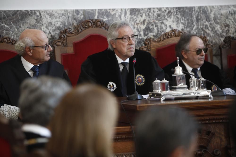 El presidente del Tribunal Superior de Xustiza de Galicia, Miguel Ángel Cadenas, ha destacado hoy que en la última década se han reducido en un 85,2 % el número de asunto pendientes.