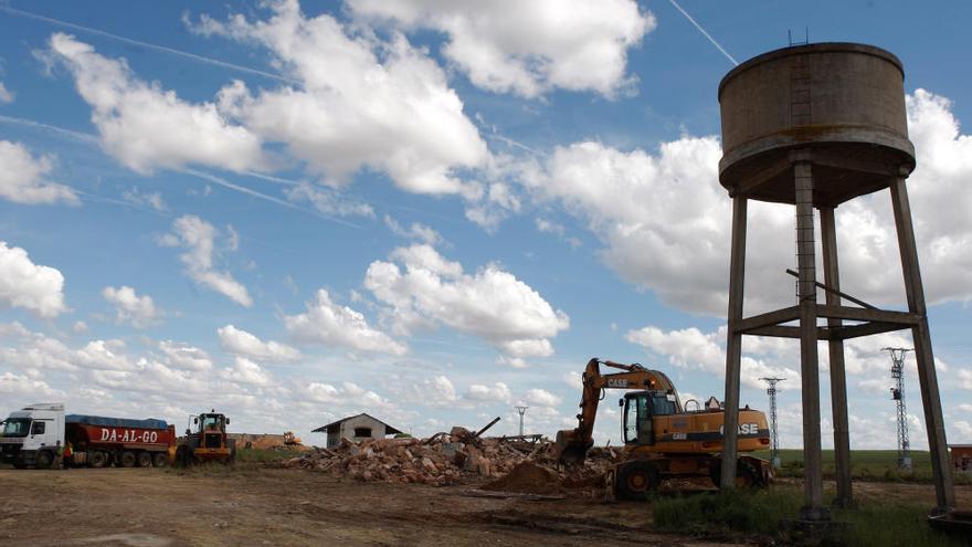 La estación La Hiniesta, demolida para la nueva base de montaje de la vía del AVE