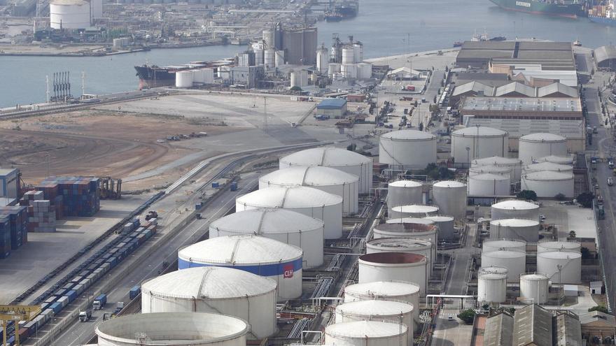 Muelle de contenedores inflamables del Puerto de Barcelona