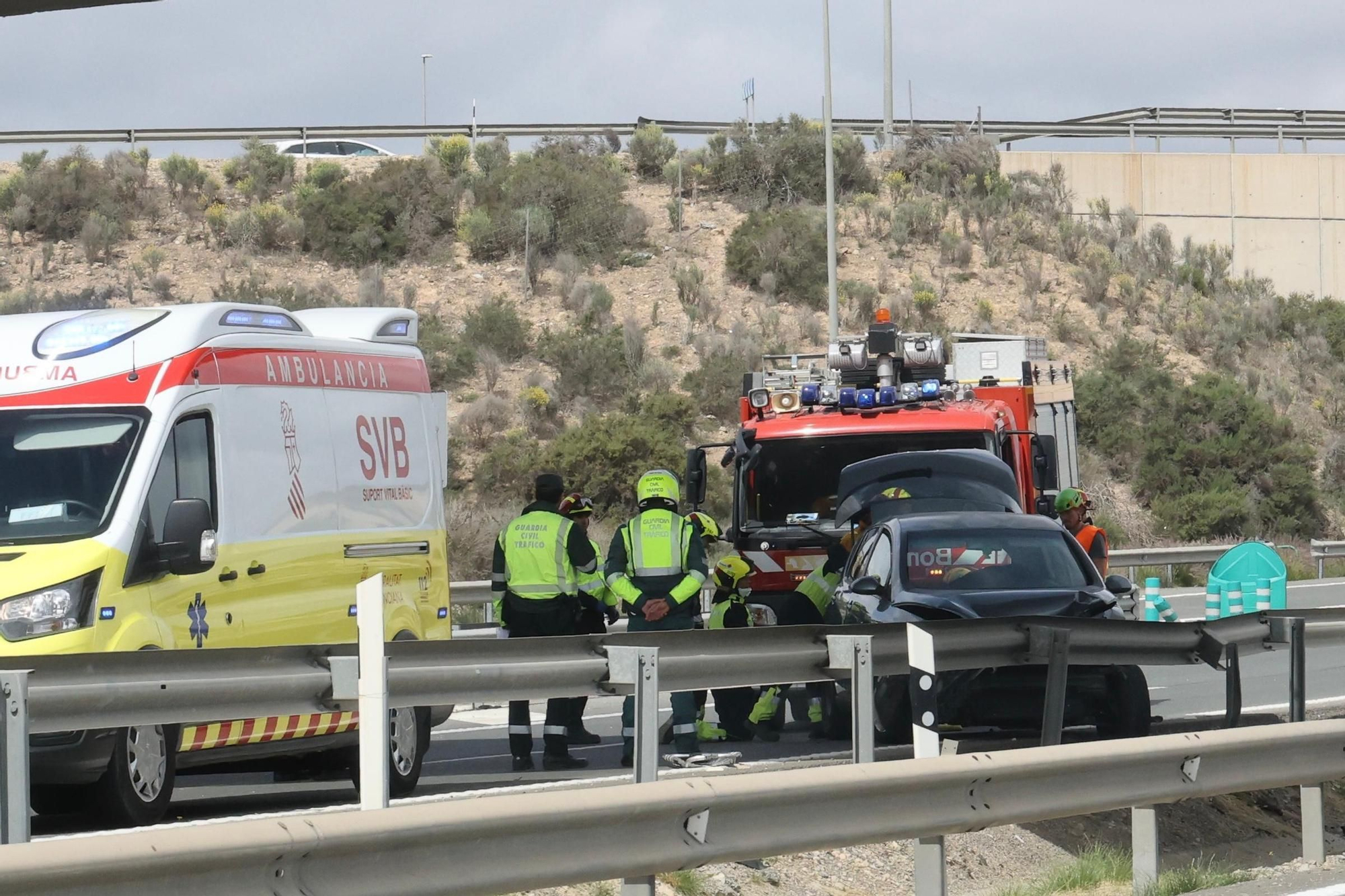 Aparatoso accidente en la A-31 en Monforte del Cid