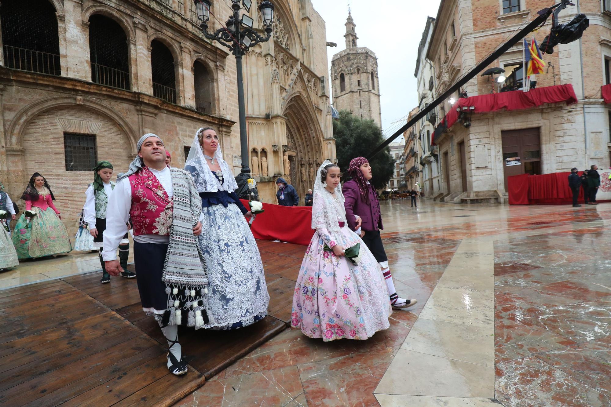 Búscate en el primer día de ofrenda por la calle de la Paz (entre las 17:00 a las 18:00 horas)