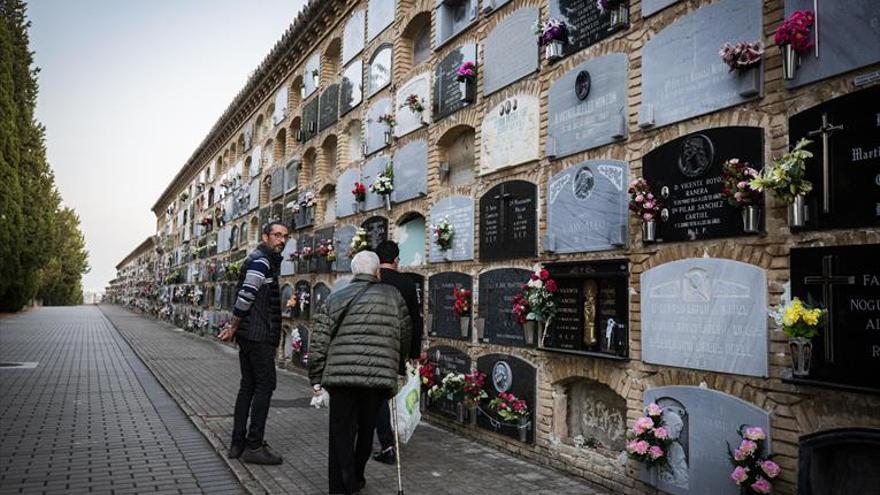 Al cementerio, solo de paso